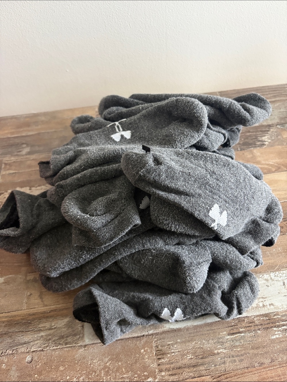 Under Armour women’s  Gray Athletic Crew Socks - Pack